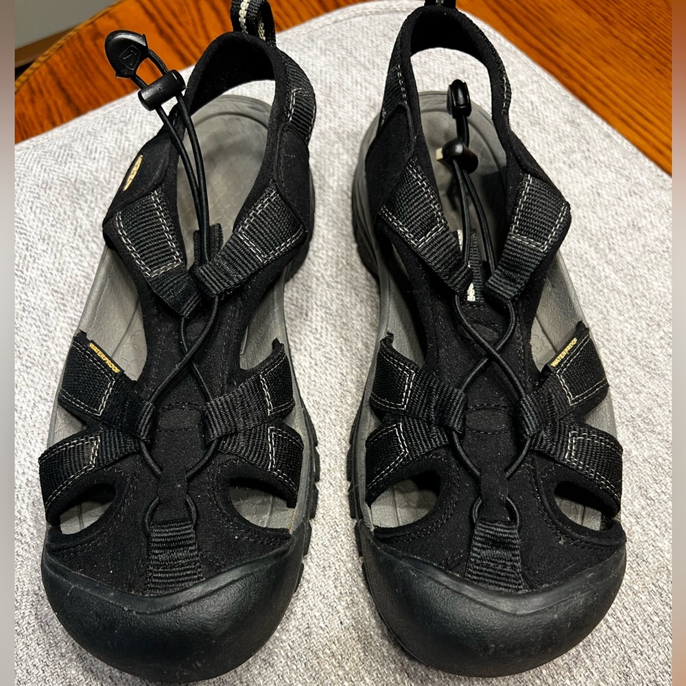 Women’s Keen waterproof/ washable sandals size 9